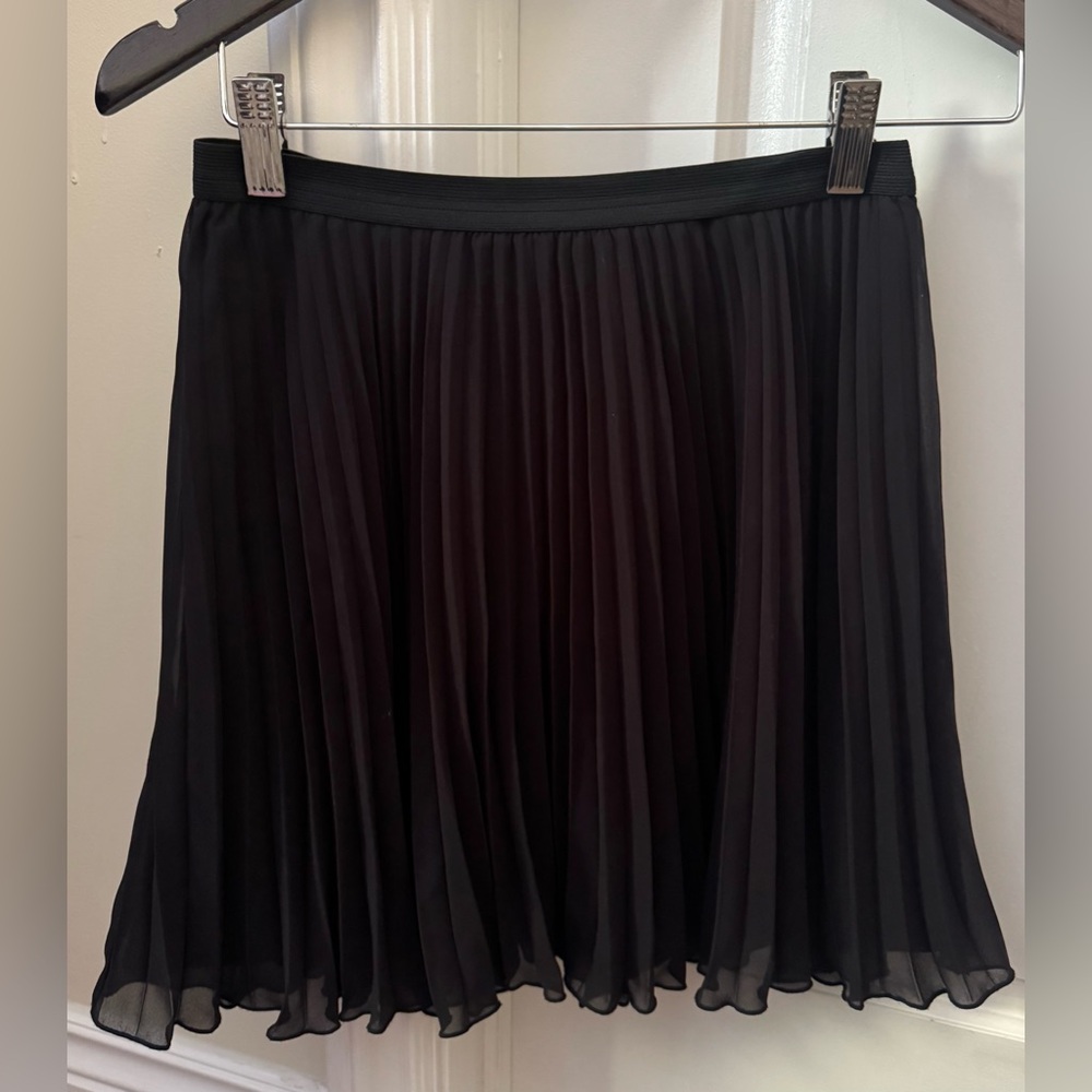 HOLLISTER Black Pleated Skirt (S)